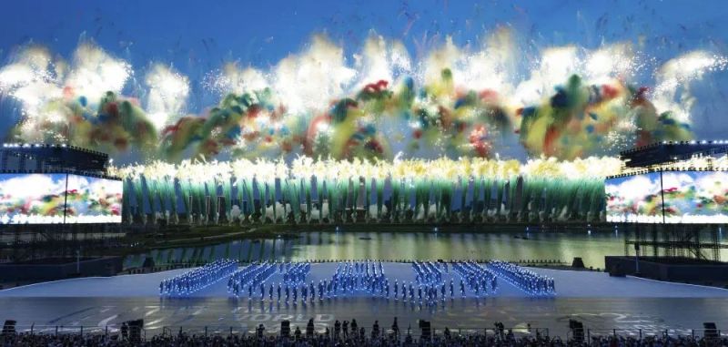 再登世界舞台！新亚胜1142㎡透明屏闪耀成都世运会开幕式