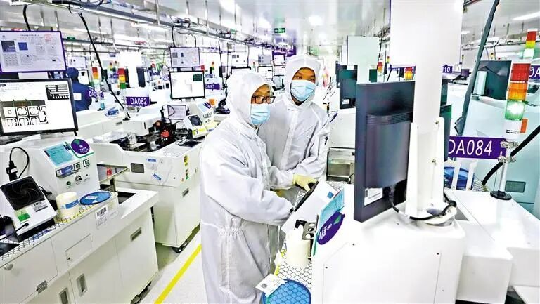 “晶能裂变”已至，《经济日报》再以头版头条+整版深度解析