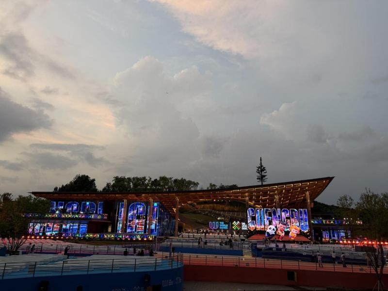 诺瓦星云点靓成都2025世运会开闭幕式