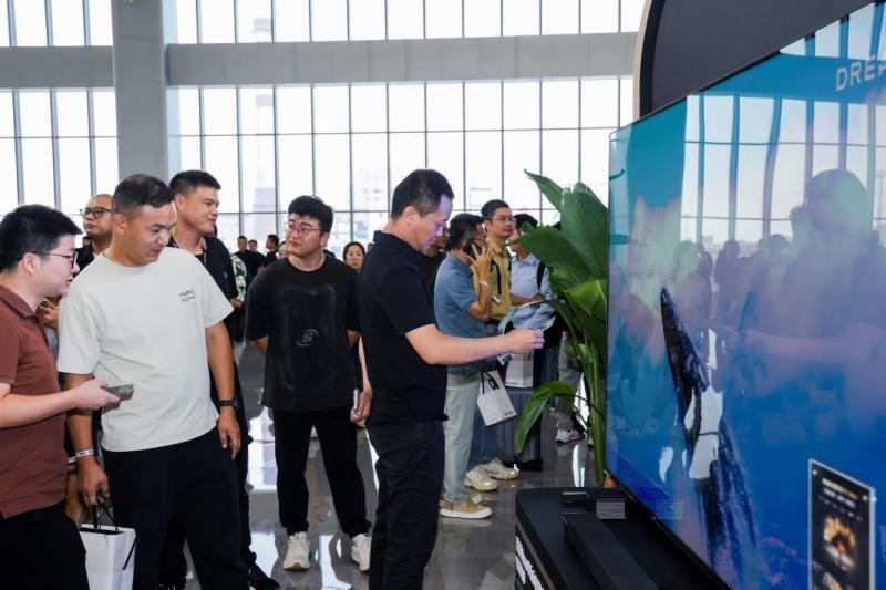 无开机广告+Aura Mini LED 追觅电视首次亮相就放大招！