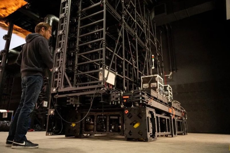 奥拓电子核心技术赋能，全球首个动态虚拟影棚落地北美