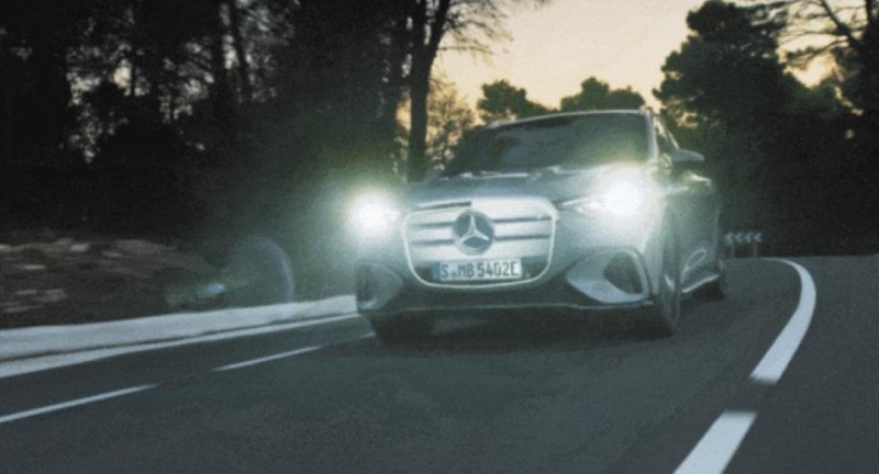 奔驰新车搭载Micro LED车灯