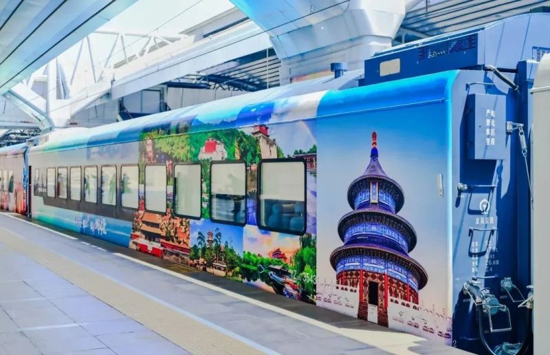 这么近，那么美！京津冀首列全景观光列车首发，利亚德显示技术赋能“文旅列车”新场景