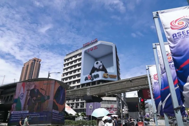 艾比森A25系列巨幕点亮吉隆坡金三角，显示技术+创意内容激活城市流量引擎