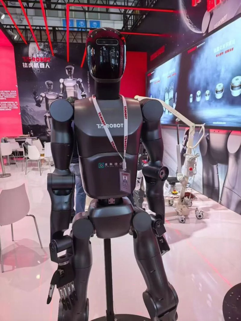 利亚德集团“AI+显示”双引擎赋能2025世界机器人大会