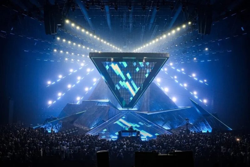 世界TOP级舞美｜雷迪奥如何助力沙特EWC电竞世界杯惊艳全球？