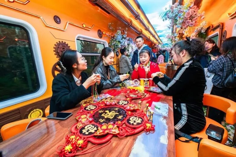 全国首列主题娱乐沉浸式文旅专列启程｜洲明提供LED方案