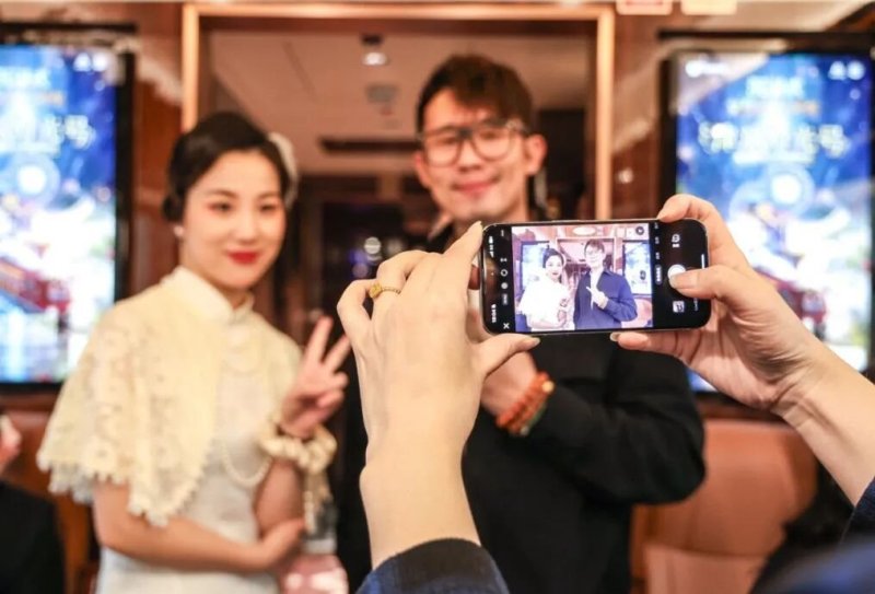 全国首列主题娱乐沉浸式文旅专列启程｜洲明提供LED方案