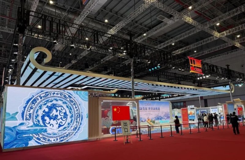 利亚德八载相伴，进博会再启全球经贸盛事